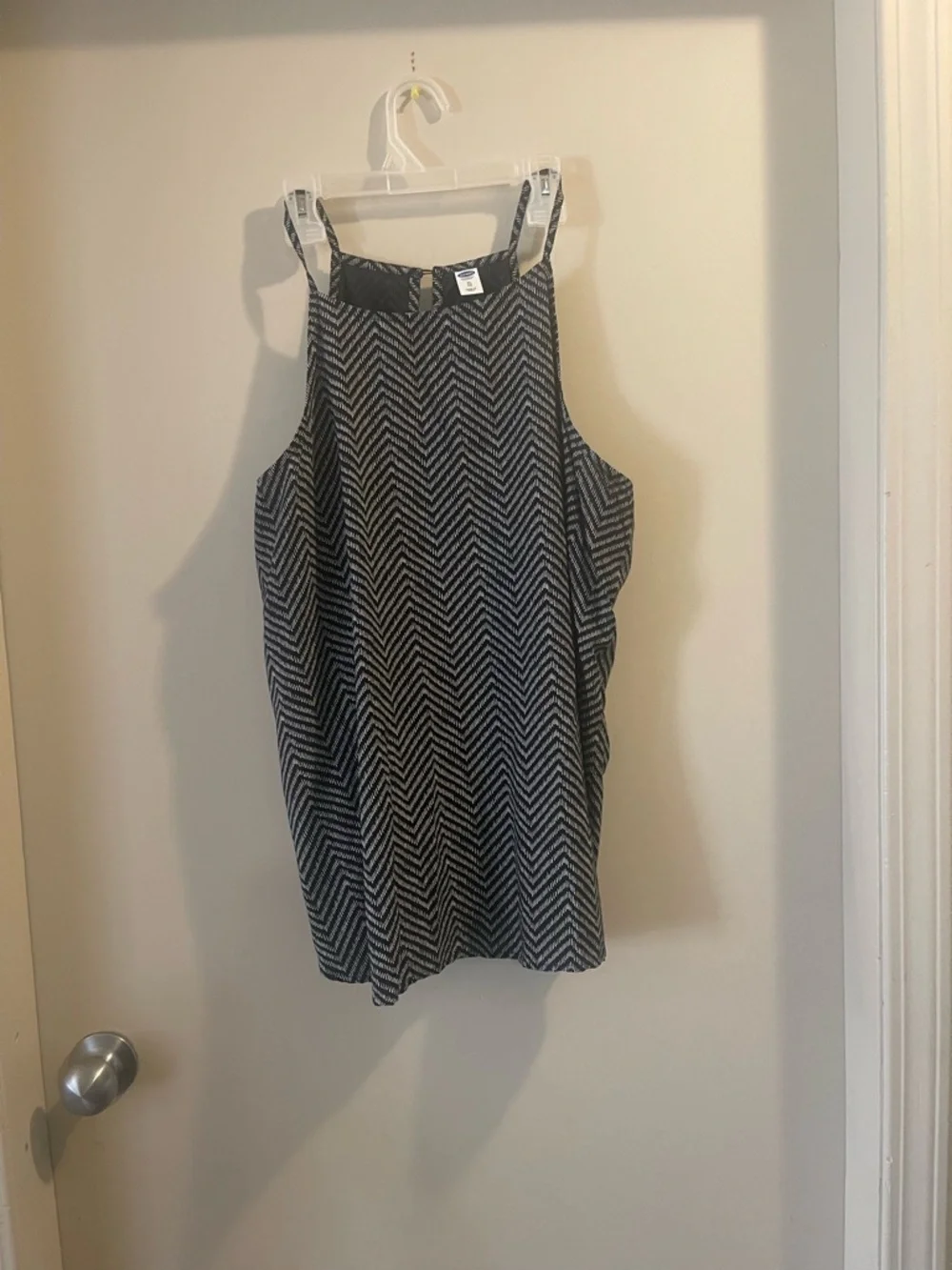 Old Navy Black & White Chevron top - Picture 4 of 6